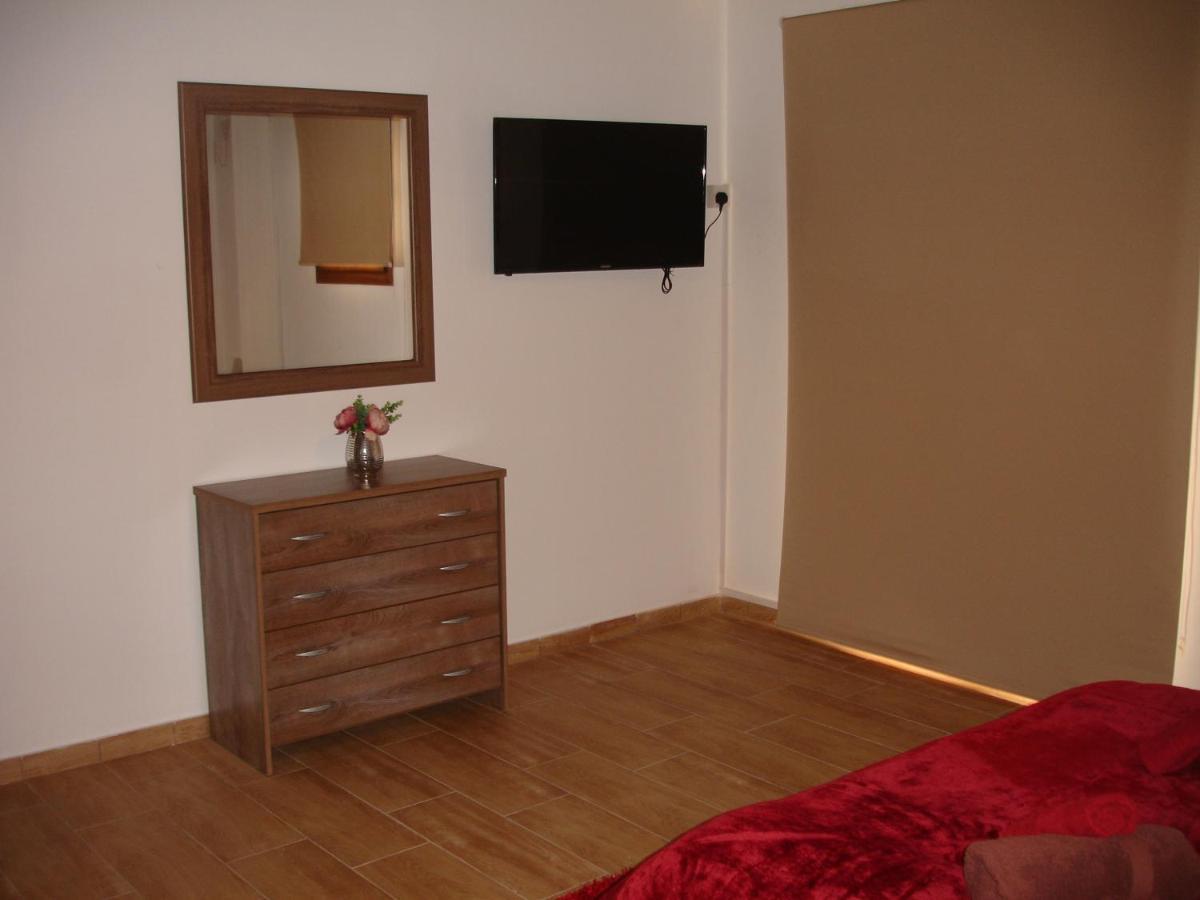 Love Holiday Suite 2 Tris Elies Exterior photo