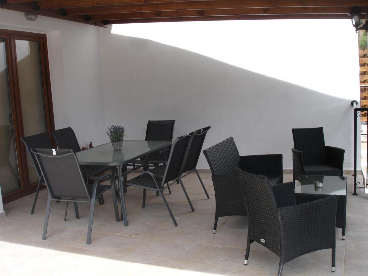 Love Holiday Suite 2 Tris Elies Exterior photo